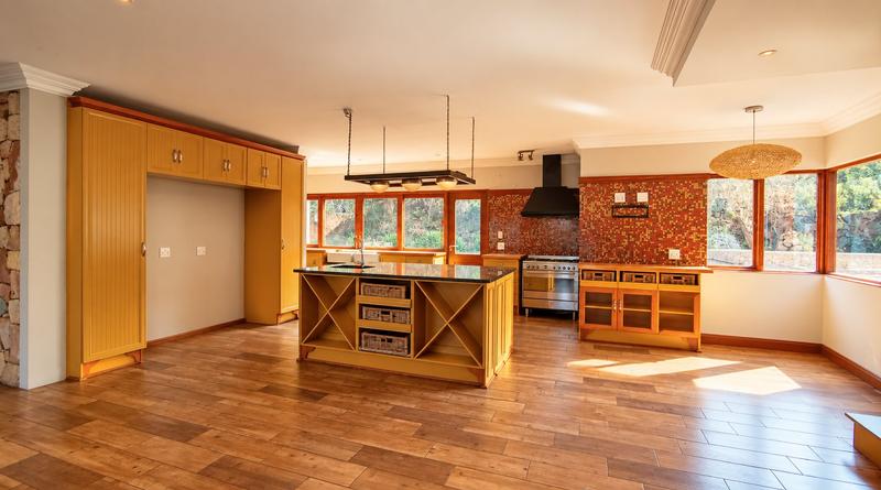 5 Bedroom Property for Sale in Xanadu North West